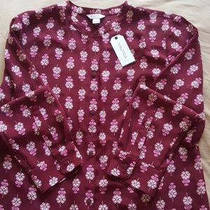 NWT BURGANDY FLORAL BUTTON DOWN BLOUSE  😍